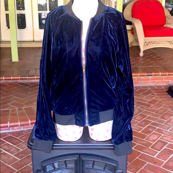 Blue velvet bomber - Picture 1 of 4